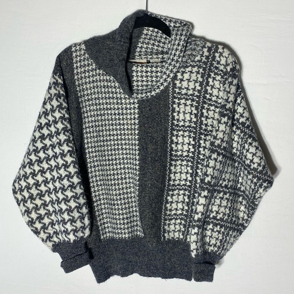 Vintage Snazzie Grey Cream Houndstooth Knit Dolman Sleeve Cowl Neck Sweater M